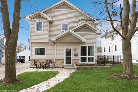 748 Highland Ave, Barrington, IL 60010