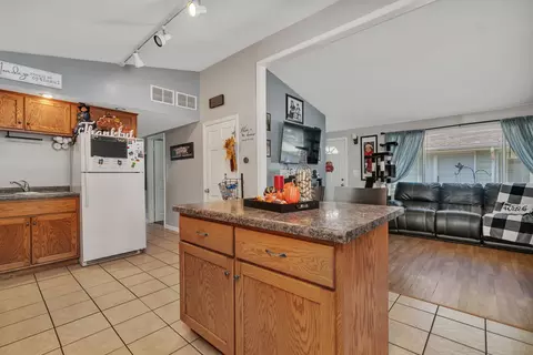 917 Douglas St, Morris, IL 60450 photo 6