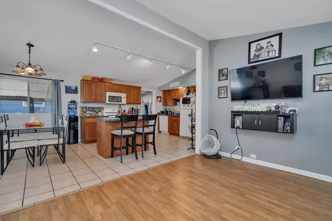 917 Douglas St, Morris, IL 60450 photo 4