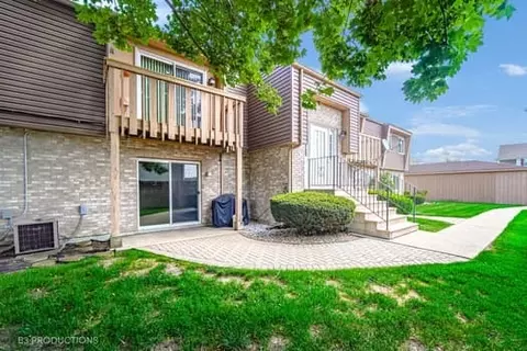 2291 Bicentennial Ave #4, Crest Hill, IL 60403