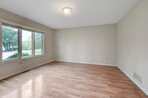 8817 Oneill Dr, Burr Ridge, IL 60527 photo 3