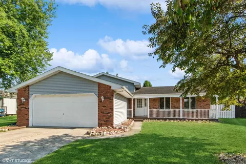 1435 Tanglewood Dr, Schererville, IN 46375