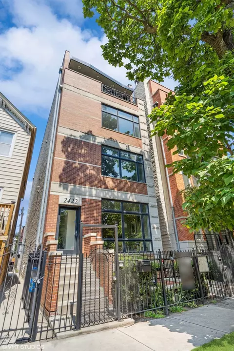 2422 W Moffat St #2S, Chicago, IL 60647
