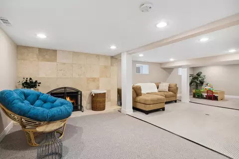 1258 E Prairie Ave, Des Plaines, IL 60016 photo 20