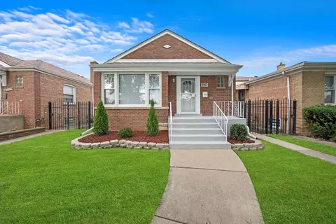 8910 S Cornell Ave, Chicago, IL 60617