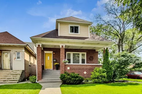 4957 W Wolfram St, Chicago, IL 60641