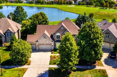 3635 White Eagle Dr, Naperville, IL 60564
