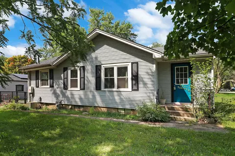 390 Charlotte Ave, Crystal Lake, IL 60014