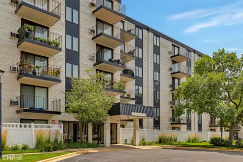 9731 N Fox Glen Dr #4J, Niles, IL 60714