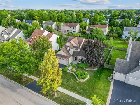 1587 Autumncrest Dr, Crystal Lake, IL 60014