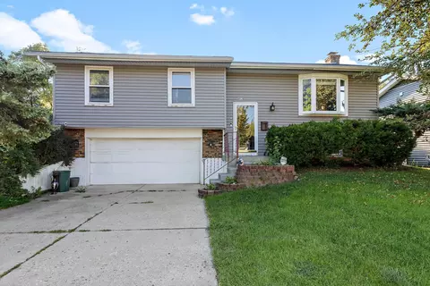 6910 Chestnut St, Hanover Park, IL 60133