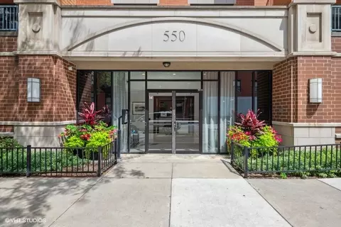 550 W Fulton St #203, Chicago, IL 60661
