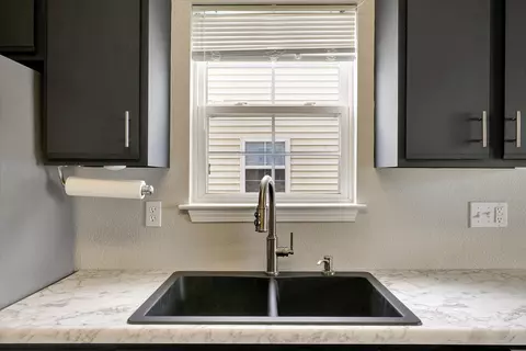 609 Bardeen Ln, Champaign, IL 61822 photo 8