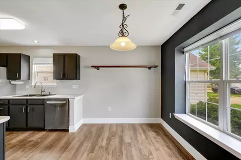 609 Bardeen Ln, Champaign, IL 61822 photo 4