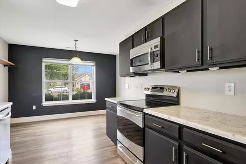 609 Bardeen Ln, Champaign, IL 61822 photo 9