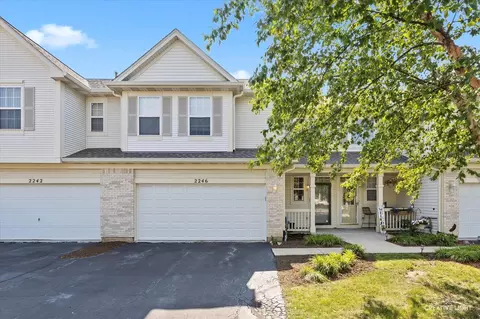 2246 Sunrise Cir, Aurora, IL 60503
