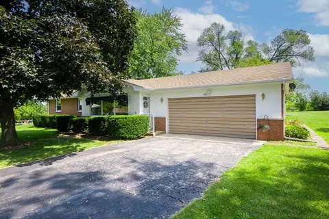 11 E Birch Ct, Yorkville, IL 60560