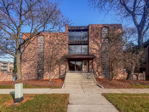 17745 Rosewood Dr #2C, Lansing, IL 60438