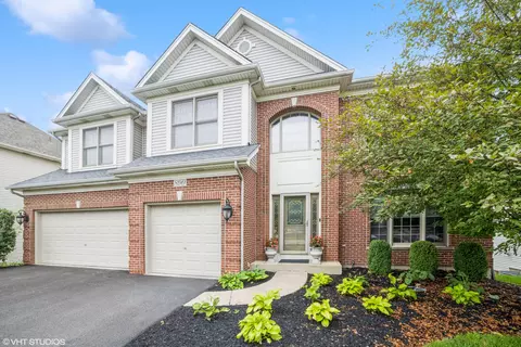 890 Tipperary St, Gilberts, IL 60136