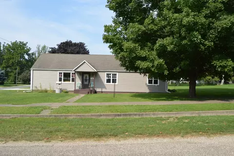 402 N Hickory St, Wenona, IL 61377