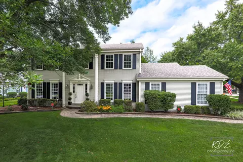 1423 Heatherton Dr, Naperville, IL 60563