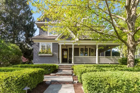 216 W Cook Ave, Libertyville, IL 60048