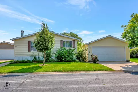 1062 Cherry St, Manteno, IL 60950