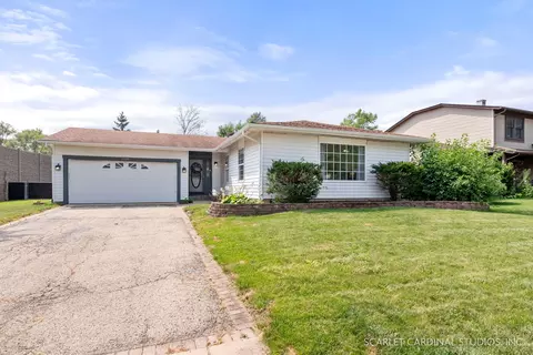 2535 Brook Ln, Aurora, IL 60504