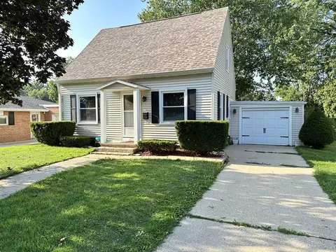 806 W 14th St, Sterling, IL 61081