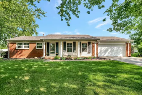 2202 Fogel Rd, Mahomet, IL 61853