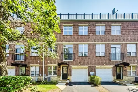 3257 N Anchor Dr, Chicago, IL 60618