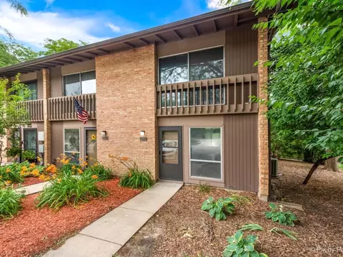 5926 Meadow Dr #149, Lisle, IL 60532