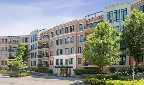 145 S York St #212, Elmhurst, IL 60126