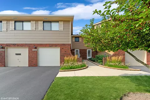 607 Whalom Ln #607, Schaumburg, IL 60173