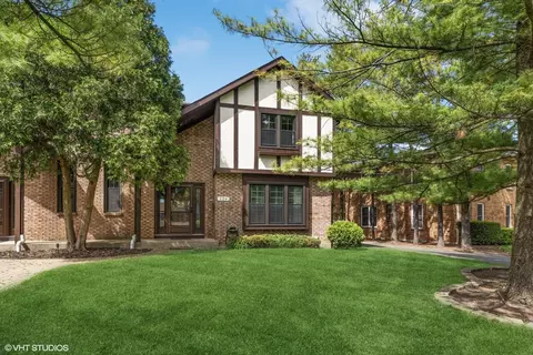 124 W Austin Ave, Libertyville, IL 60048