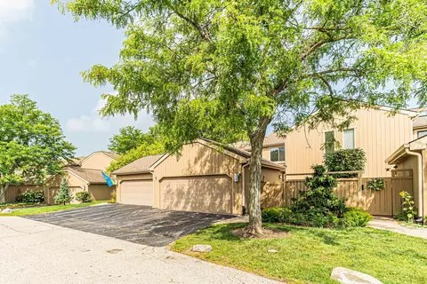 824 Oak Hill Rd #824, Lake Barrington, IL 60010