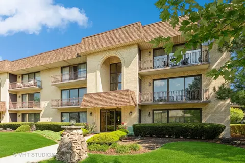 7442 W 153rd St #3E, Orland Park, IL 60462