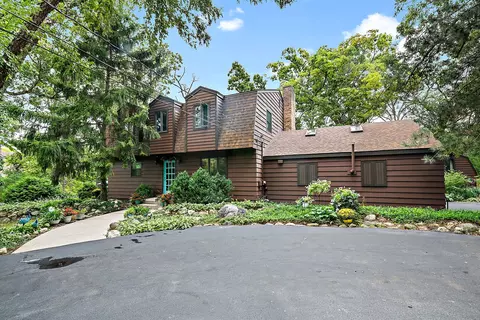 5912 Chestnut Ct, Crystal Lake, IL 60014