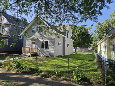1010 8th St, Waukegan, IL 60085