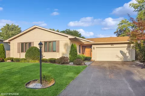 4155 Crimson Dr, Hoffman Estates, IL 60192