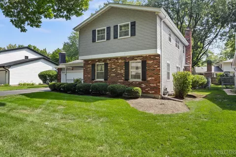 56 Bluebird Ln, Naperville, IL 60565