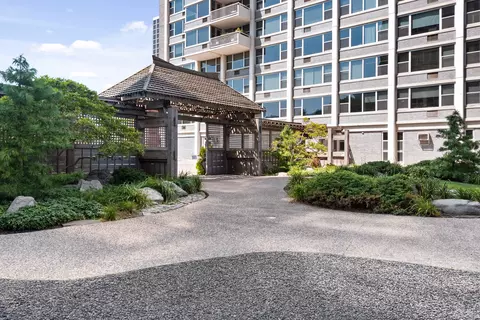 4250 N Marine Dr #1610, Chicago, IL 60613