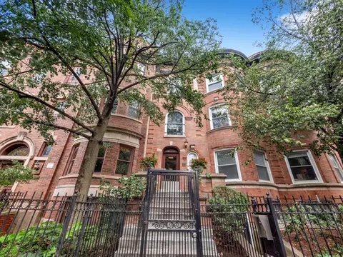 4055 N Sheridan Rd #5, Chicago, IL 60613