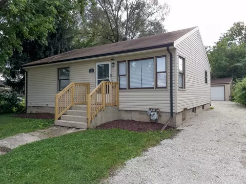 121 Davison St, Joliet, IL 60433