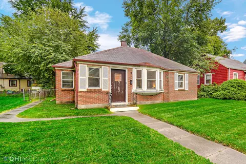 158 W Ivanhoe Ter, Riverdale, IL 60827