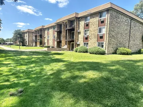 1015 Higgins Quarters Dr #216, Hoffman Estates, IL 60169