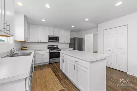 1017 Sharp Dr, Plano, IL 60545 photo 7