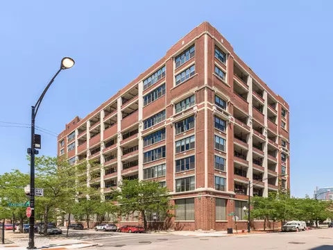320 E 21st St #304, Chicago, IL 60616