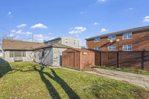 6808 W Forest Preserve Dr, Harwood Heights, IL 60706