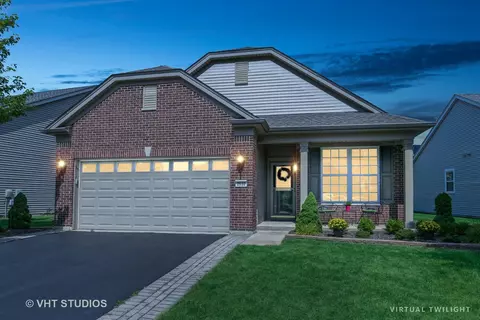 2630 Venetian Ln, Elgin, IL 60124
